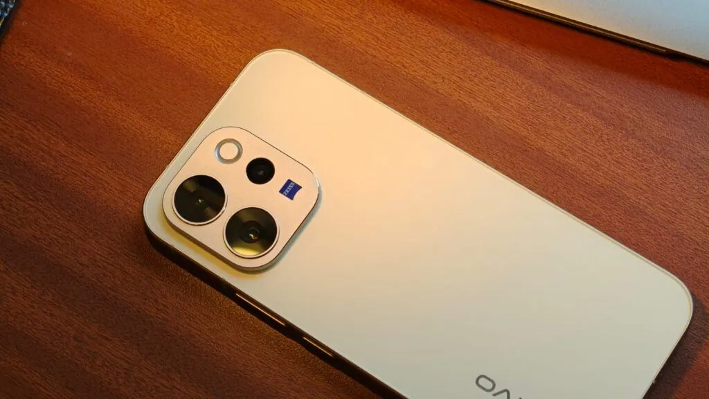 I Used the vivo V70 for a Month — And It’s the Best V-Series Yet